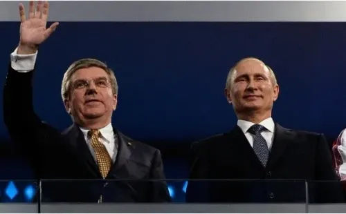 Thomas Bach, presidente del COI, y Vladimir Putin, presidente ruso