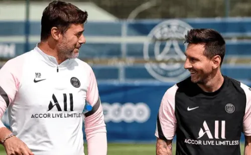 Mauricio Pochettino, junto a Messi en su primera práctica con PSG