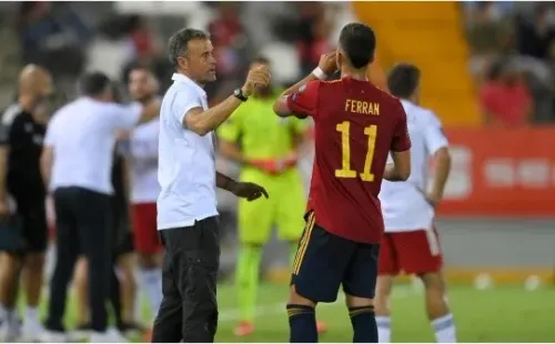 Luis Enrique con Ferran Torres en la selección de España