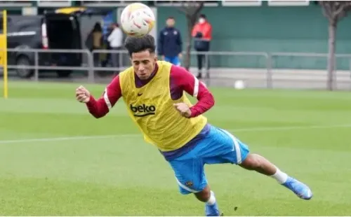 Diego Almeida, central que pretende PSG