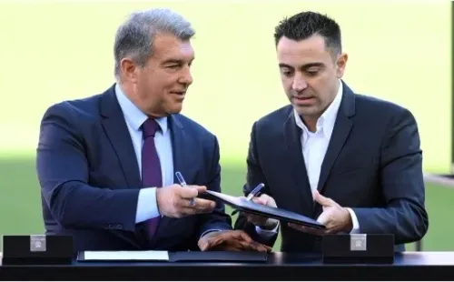 Xavi Hernández y Joan Laporta
