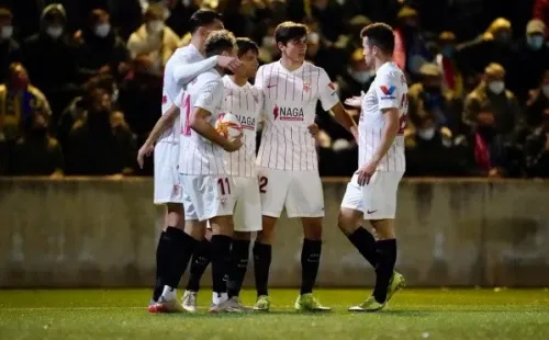 El abrazo a Rafa Mir por el gol a Andratx