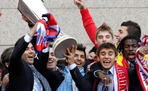 Sergio Agüero, junto a Eduardo Salvio y José Antonio Reyes en la obtención de la Europa League