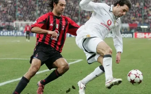 Van Nistelrooy ante Nesta en aquella noche. (Getty)