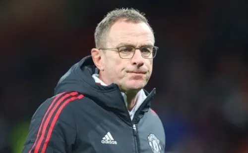 Ralf Rangnick y una cara de contrariado en Manchester United