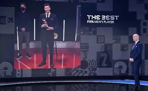 Lewandowski recibió el premio a la distancia. (Getty)