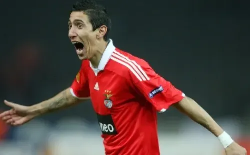 Di María vistiendo la camiseta de Benfica en 2010
