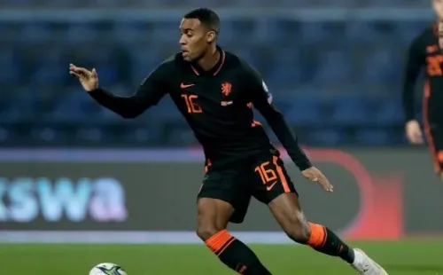 Gravenberch ya debutó con la selección de Países Bajos