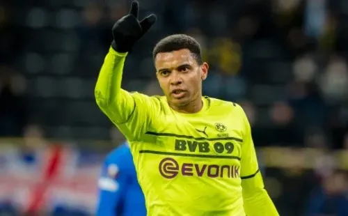 Manuel Akanji, defensor suizo, Borussia Dortmund
