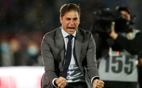 Festejo de Diego Alonso, entrenador Selección Uruguay