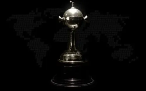 La Copa limpia, con la placa única de Peñarol