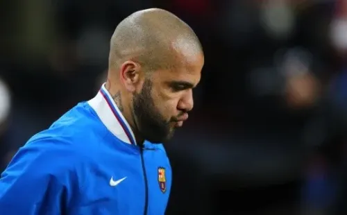 Dani Alves, cabizbajo en Barcelona