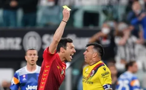 Medel colmó la paciencia del árbitro y fue expulsado en Juventus vs. Bologna