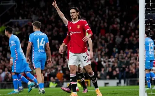 Cavani en partido con United. Getty.