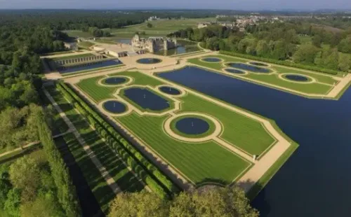 aubergedujeudepaumechantilly.fr