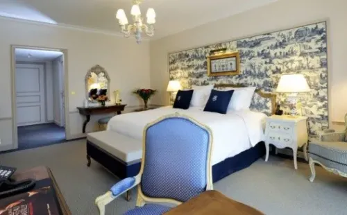 aubergedujeudepaumechantilly.fr