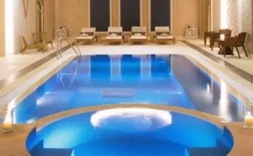 aubergedujeudepaumechantilly.fr