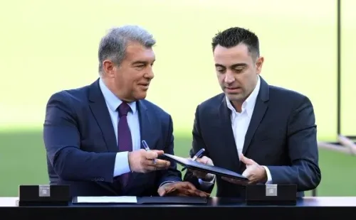 Joan Laporta y Xavi Hernández: Getty