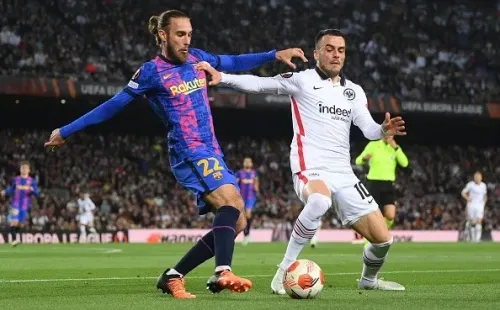 Mingueza en acción con Barcelona por Europa League. Getty.