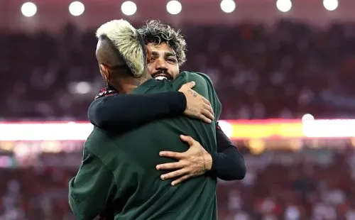 Vidal con Gabigol en Flamengo. Getty.