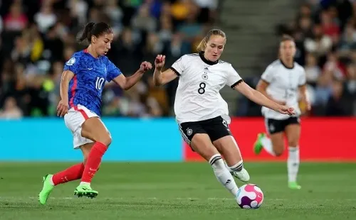 Acción de juego entre Francia y Alemania. Getty.