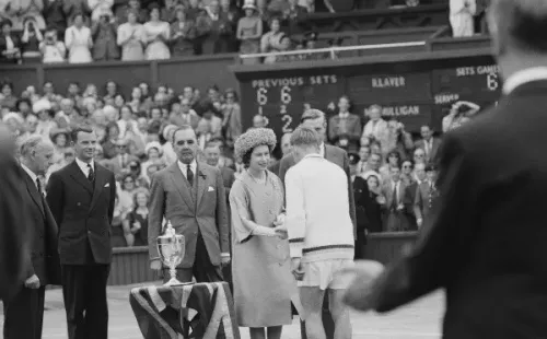 En Wimbledon, con Rod Laver.Foto: Getty