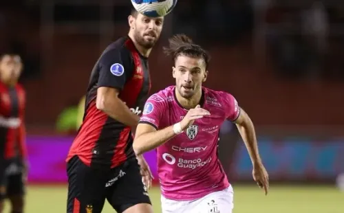 Acción de juego entre IDV y Melgar. Getty.