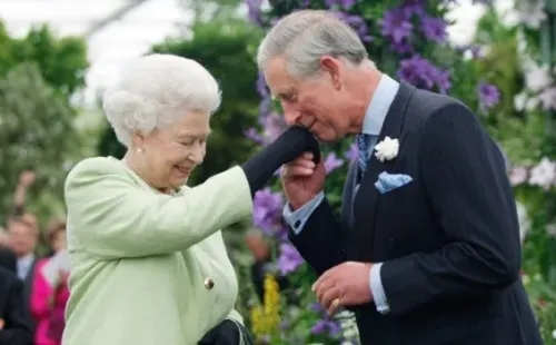 Isabel II y Carlos III: Getty
