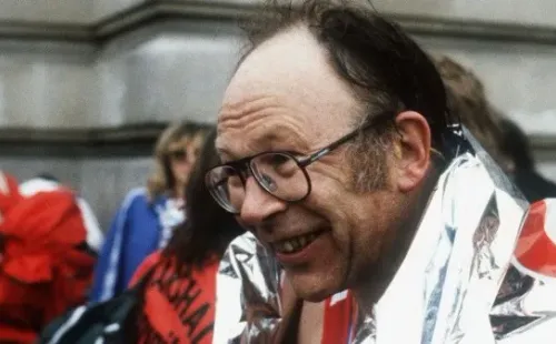 Chris Brasher, fundador y organizador, al finalizar la primera edición en 1981 (Getty Images)