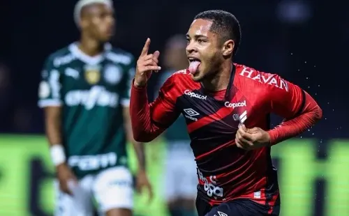 Vitor Roque en celebración de gol. Getty.
