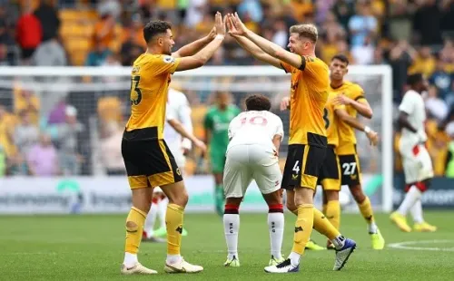 Wolves en acción. Getty.