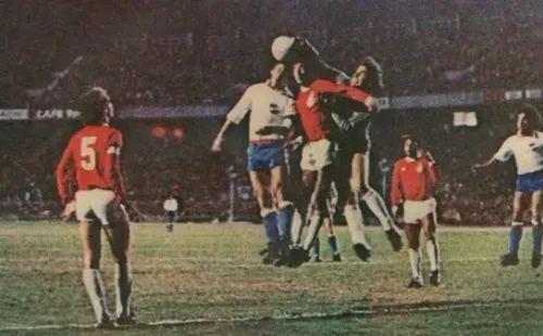 Apenas un gol terminaron resolviendo una serie pareja entre Nacional e Inter de Porto Alegre (Twitter)