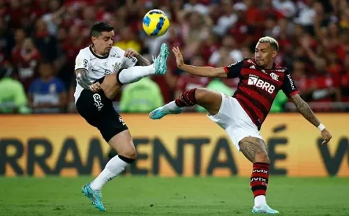 Balón dividido entre Cortinthians y Flamengo. Getty.