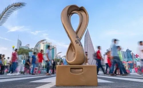 El logo oficial representa las dunas del desierto y la cantidad de estadios de la Copa del Mundo (Imago)