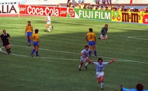 Todo Brasil no lo puede creer: es gol de Argentina y, con ello, la eliminación del equipo en Italia 1990 (Mundial de Fondo)