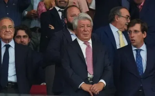 Enrique Cerezo, presidente de Atlético de Madrid, y a su lado Florentino Pérez, su par de Real Madrid