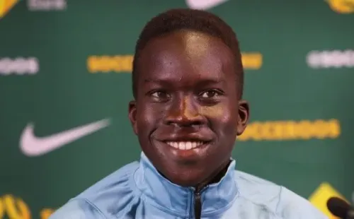 Garang Kuol, en una rueda de prensa con la Selección de Australia