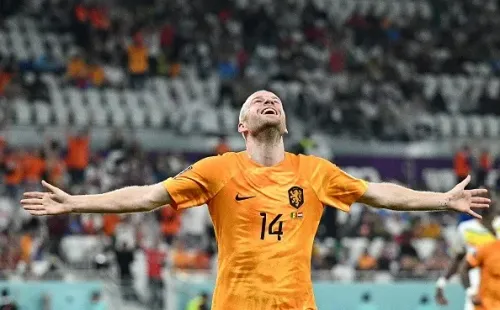 Festejo de gol de Países Bajos y al fondo sillas desocupadas. Getty.