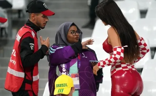 Ivana Knoll discutiendo con la seguridad. (Imago/PA Images)