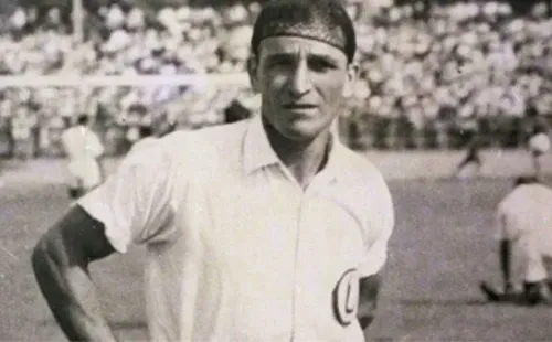 Más de dos décadas de forma consecutiva jugando en Universitario, potencian su figura al estrellato (Universitario Oficial)