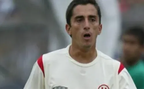 Uno de los integrantes del gran equipo de Universitario de la década del 90 (Twitter)