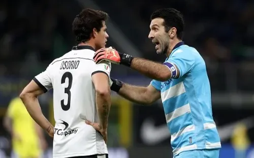 Buffon en juego con Parma. Getty.