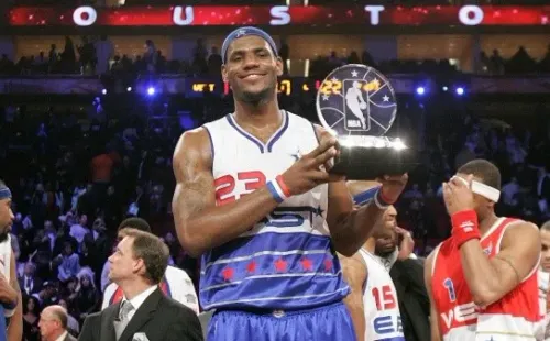 Antes de transformarse en leyenda, LeBron ya hacía de las suyas en el All Star (Getty Images)