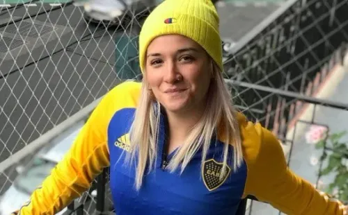 Con los colores de Boca, antes de dedicarse plenamente a su cuenta en la red social (Twitter)