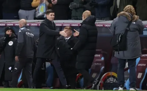 Steven Gerrard y Pep Guardiola en un duelo que protagonizaron Aston Villa y Manchester City.