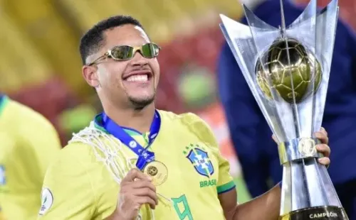 Vitor Roque, campeón del Sudamericano Sub 20 con Brasil
