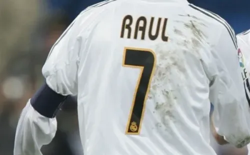 Raúl González Blanco, uno de los jugadores que hizo grande la camiseta número 7 del Real Madrid.