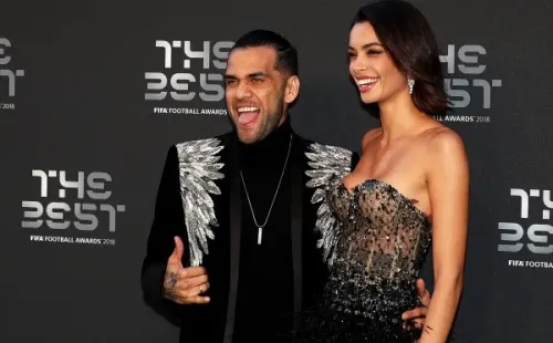 Dani Alves junto a Joana Sanz en los premios The Best del 2019.