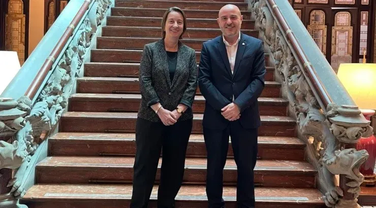 Concepción Talón junto a Carlos Prieto, Subdelegado del gobierno de España en Barcelona.