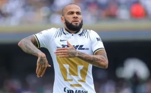 Dani Alves, en Pumas antes de ser detenido